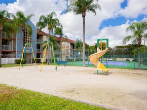 18890 NW 57 ave 210, Hialeah FL 33015