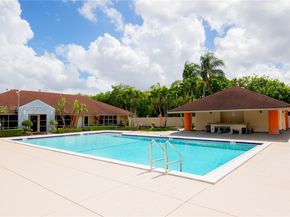 18890 NW 57 ave 210, Hialeah FL 33015