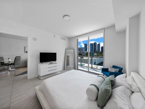 Undisclosed Address #A11876325, Miami FL 33137