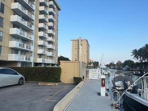 2020 NE 135th St 811, North Miami FL 33181