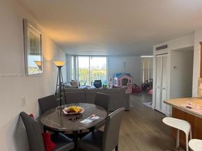 2020 NE 135th St 811, North Miami FL 33181