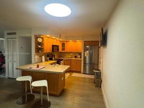 2020 NE 135th St 811, North Miami FL 33181