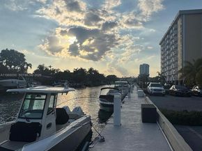 2020 NE 135th St 811, North Miami FL 33181