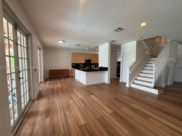 1653 Winterberry Ln, Weston FL 33327