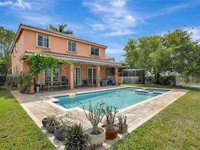 1653 Winterberry Ln, Weston FL 33327