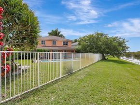 1653 Winterberry Ln, Weston FL 33327
