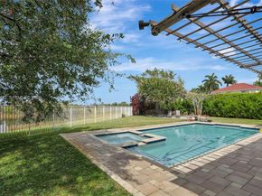 1653 Winterberry Ln, Weston FL 33327