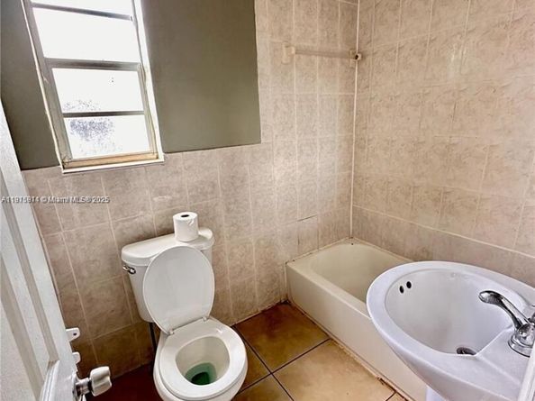 401 NW 81st St, Miami FL 33150