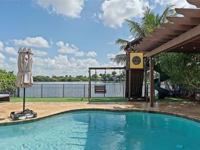 11332 SW 12th St, Pembroke Pines FL 33025