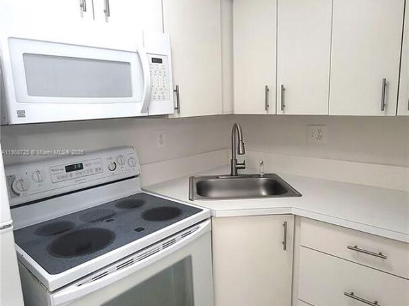 5201 NW 7th St 106, Miami FL 33126