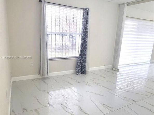 5201 NW 7th St 106, Miami FL 33126