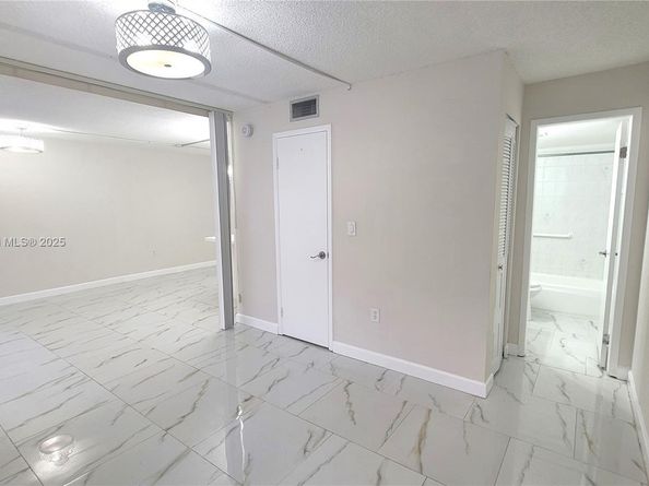 5201 NW 7th St 106, Miami FL 33126