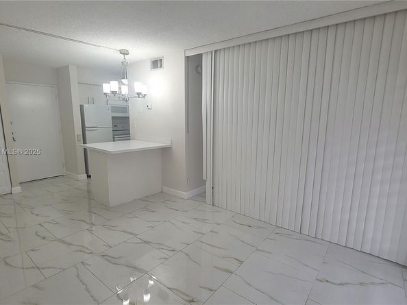5201 NW 7th St 106, Miami FL 33126
