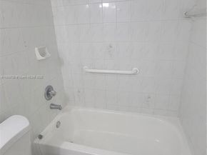 5201 NW 7th St 106, Miami FL 33126