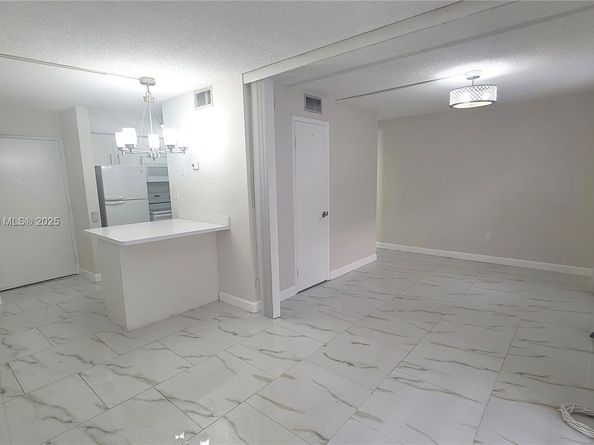 5201 NW 7th St 106, Miami FL 33126