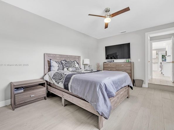 2221 N 43rd Ave, Hollywood FL 33021