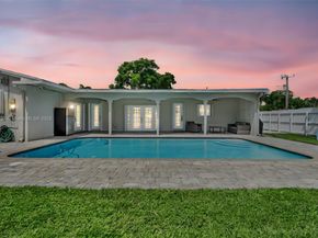 2221 N 43rd Ave, Hollywood FL 33021
