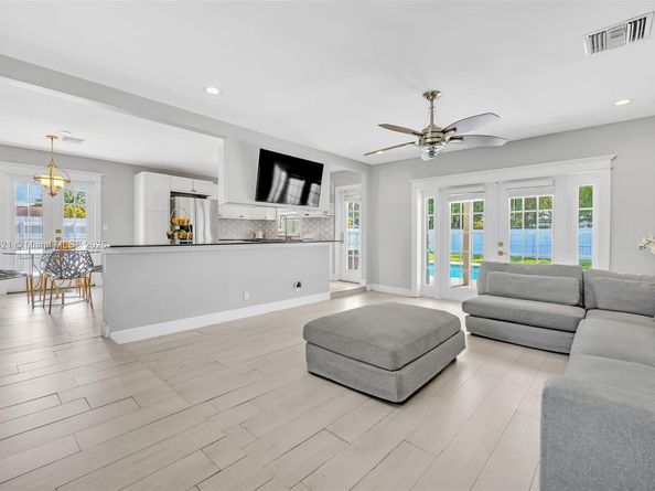 2221 N 43rd Ave, Hollywood FL 33021