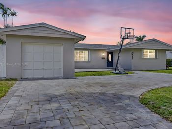 2221 N 43rd Ave