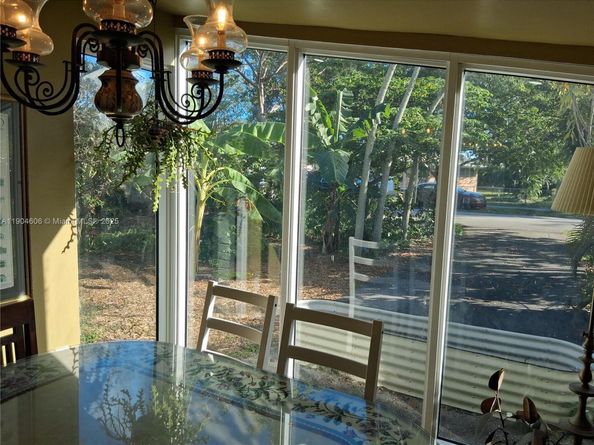 2431 Mayo St, Hollywood FL 33020