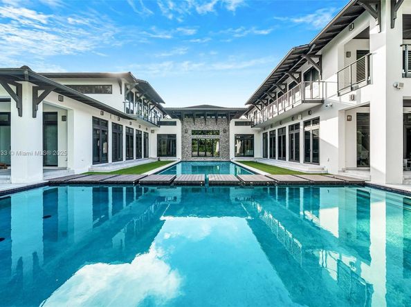 8961 SW 62nd Ct, Pinecrest FL 33156