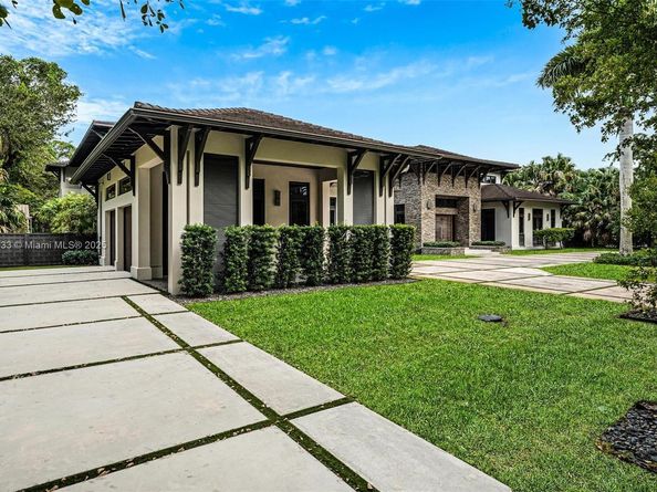 8961 SW 62nd Ct, Pinecrest FL 33156