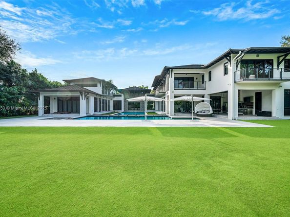 8961 SW 62nd Ct, Pinecrest FL 33156