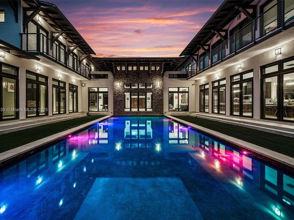 8961 SW 62nd Ct, Pinecrest FL 33156