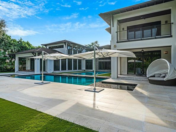 8961 SW 62nd Ct, Pinecrest FL 33156