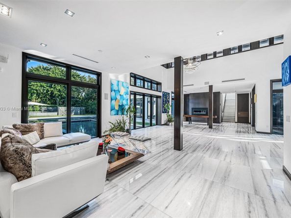 8961 SW 62nd Ct, Pinecrest FL 33156