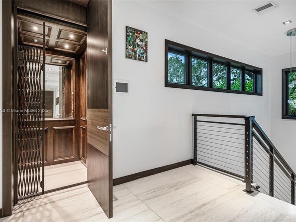 8961 SW 62nd Ct, Pinecrest FL 33156