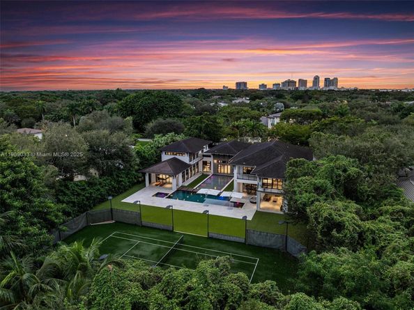 8961 SW 62nd Ct, Pinecrest FL 33156