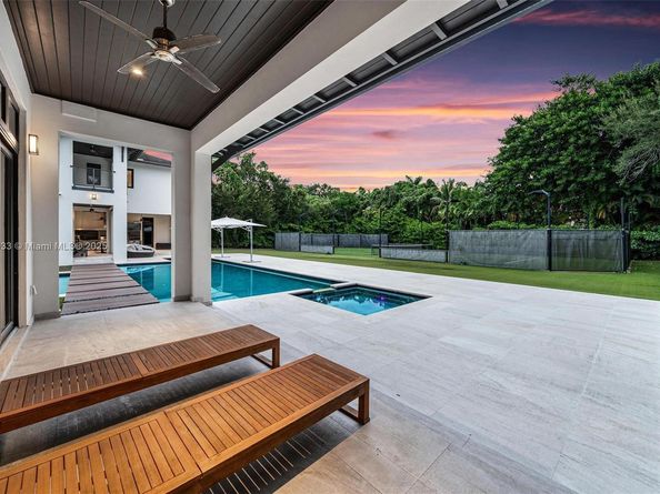 8961 SW 62nd Ct, Pinecrest FL 33156