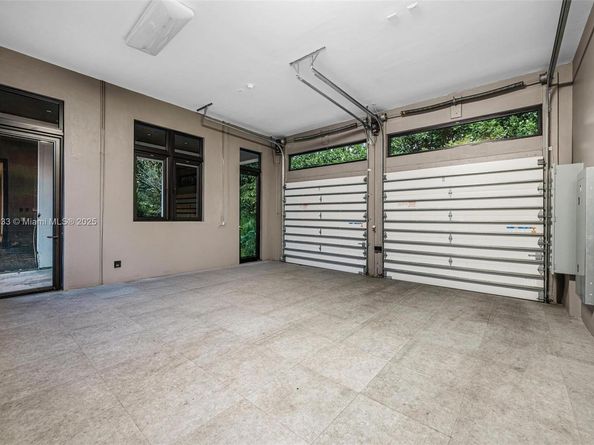 8961 SW 62nd Ct, Pinecrest FL 33156