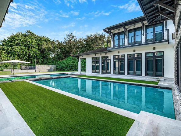 8961 SW 62nd Ct, Pinecrest FL 33156