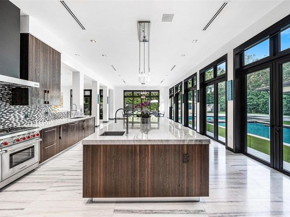 8961 SW 62nd Ct, Pinecrest FL 33156