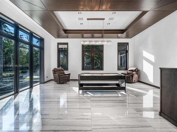 8961 SW 62nd Ct, Pinecrest FL 33156