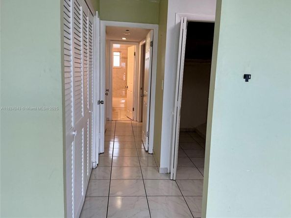 1160 NE 191st St 32, Miami FL 33179