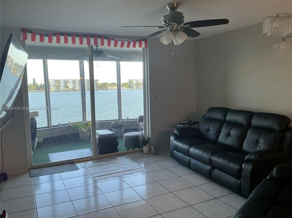 1160 NE 191st St 32, Miami FL 33179