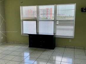 1160 NE 191st St 32, Miami FL 33179