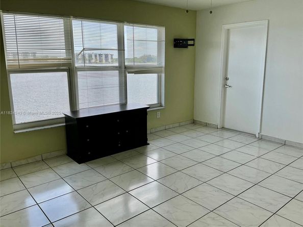 1160 NE 191st St 32, Miami FL 33179