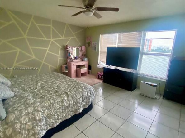 1160 NE 191st St 32, Miami FL 33179