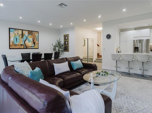 21195 Helmsman Dr F12, Aventura FL 33180