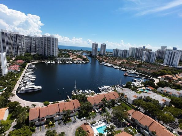 21195 Helmsman Dr F12, Aventura FL 33180