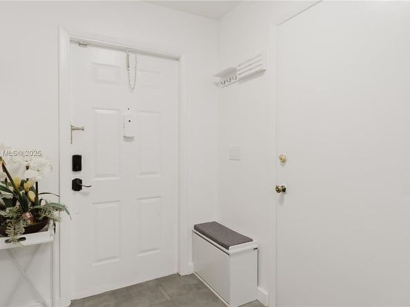21195 Helmsman Dr F12, Aventura FL 33180