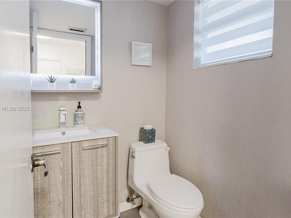 21195 Helmsman Dr F12, Aventura FL 33180