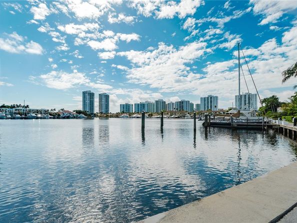 21195 Helmsman Dr F12, Aventura FL 33180