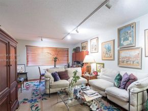 2200 Park Ln 105, Hollywood FL 33021