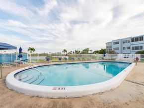 2200 Park Ln 105, Hollywood FL 33021