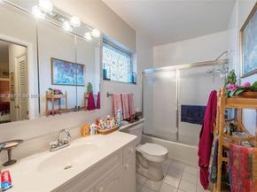 2200 Park Ln 105, Hollywood FL 33021